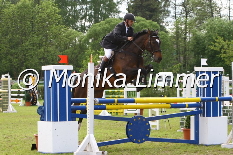 005M6692_Dejavue_L Springen.JPG